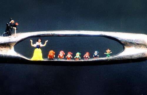 micro sculpture snow white dwarfs