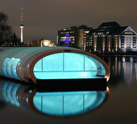 floating swimming pool